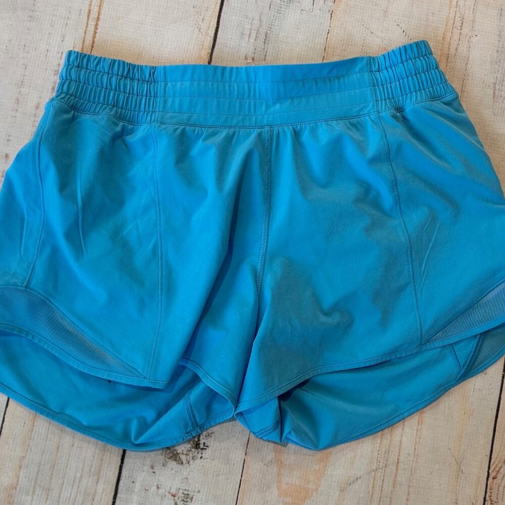 Lululemon Hotty Hot lined short sz 8 blue 4” excellent condition